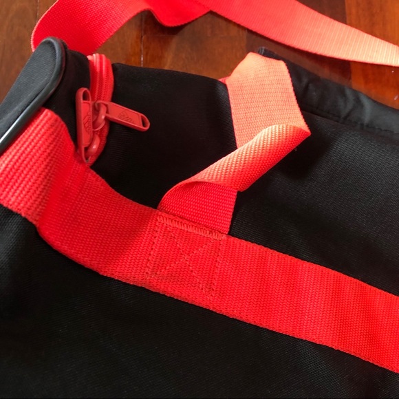 ❤️SOLD❤️Adidas Gym Bag - Neon Pink & Black - Picture 10 of 10